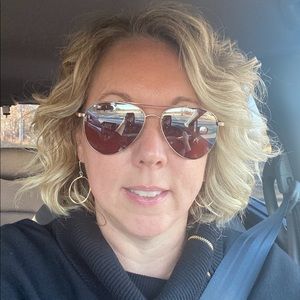 Meet your Posher, Jeannine